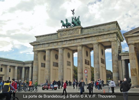 La porte de Brandebourg à Berlin A.V./F. Thouvenin