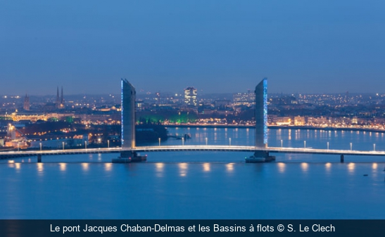 Le pont Jacques Chaban-Delmas et les Bassins à flots S. Le Clech