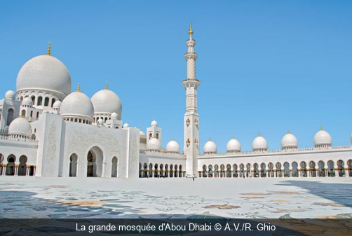 La grande mosquée d'Abou Dhabi A.V./R. Ghio