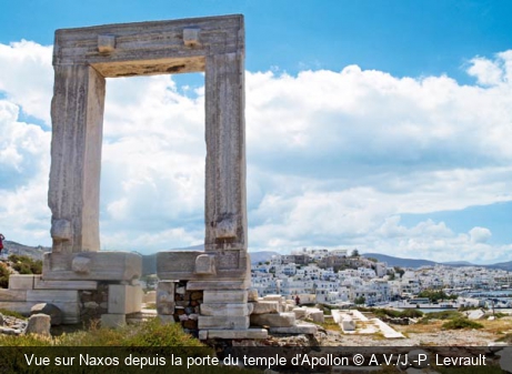 Vue sur Naxos depuis la porte du temple d'Apollon A.V./J.-P. Levrault