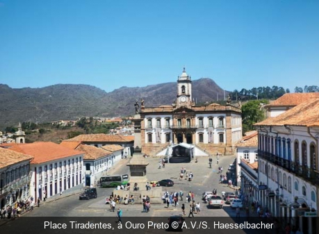 Place Tiradentes, à Ouro Preto A.V./S. Haesselbacher