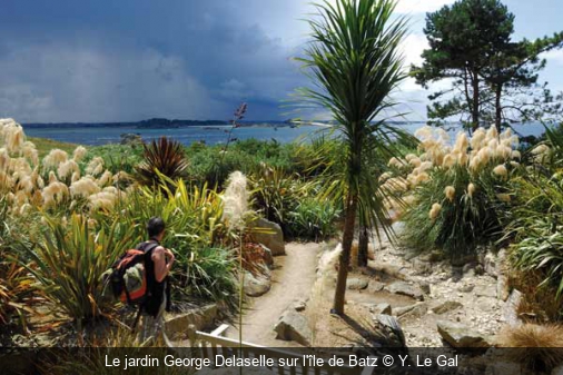 Le jardin George Delaselle sur l'île de Batz Y. Le Gal