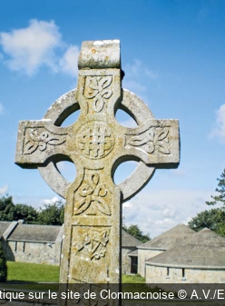 Croix celtique sur le site de Clonmacnoise A.V./E. Servant
