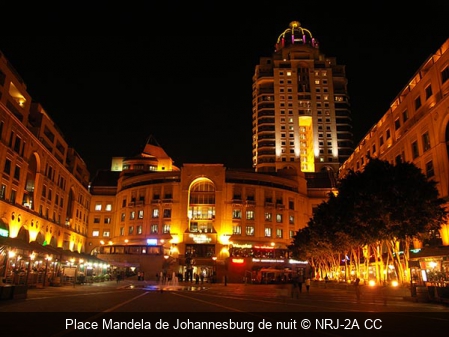 Place Mandela de Johannesburg de nuit NRJ-2A CC