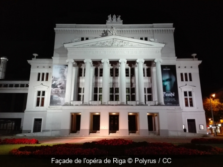 Façade de l'opéra de Riga Polyrus / CC