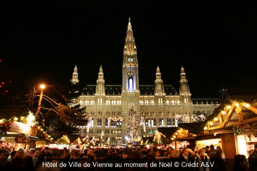 Hôtel de Ville de Vienne au moment de Noël Crédit A&V