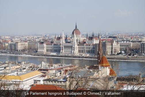 Le Parlement hongrois à Budapest Chmee2 / Valtameri