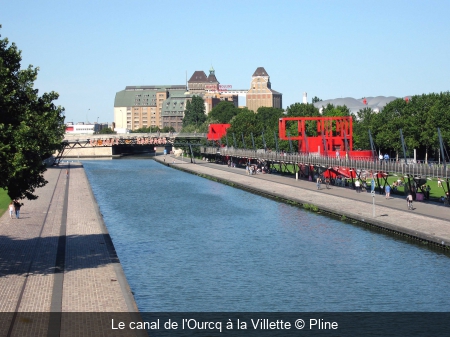 Le canal de l'Ourcq à la Villette Pline