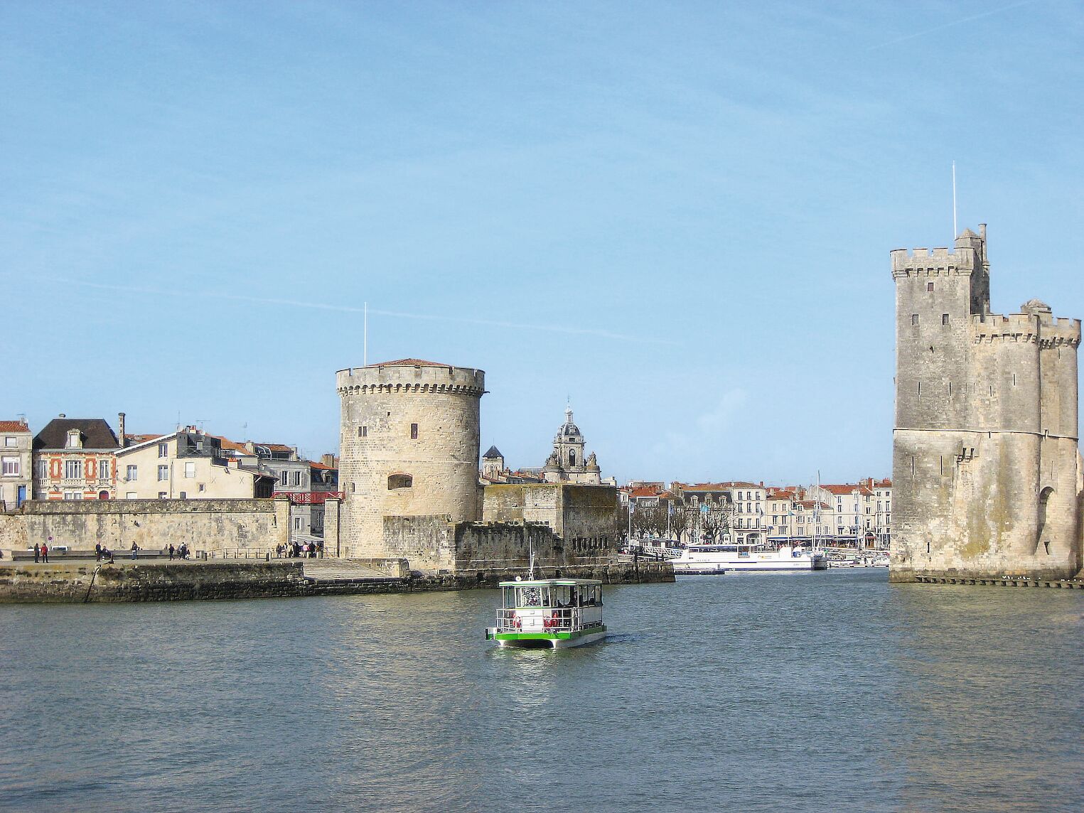 Entrée du port de La Rochelle, vue sur les tours