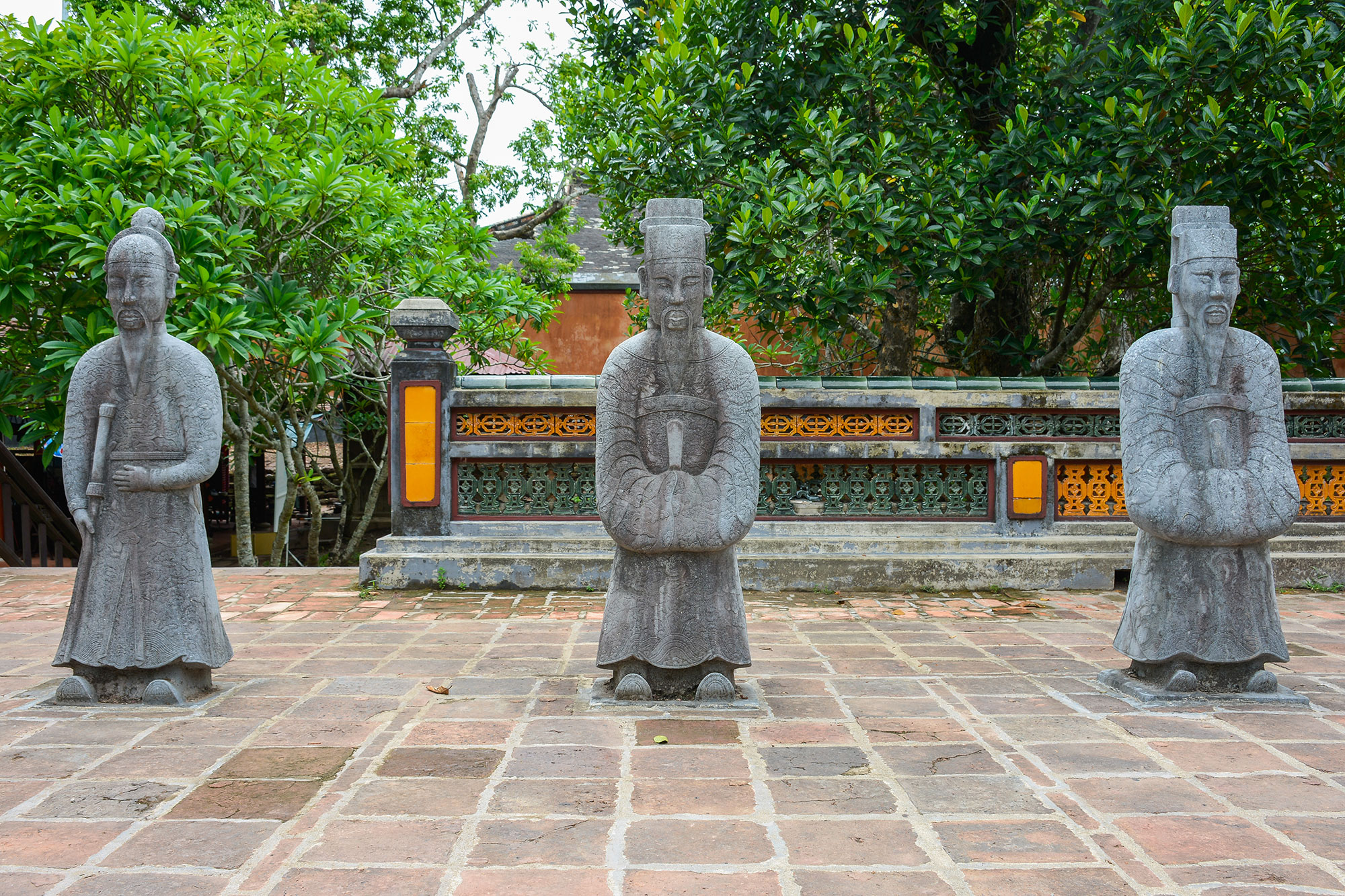 Hué, cour d’honneur de la tombe de Tu Duc