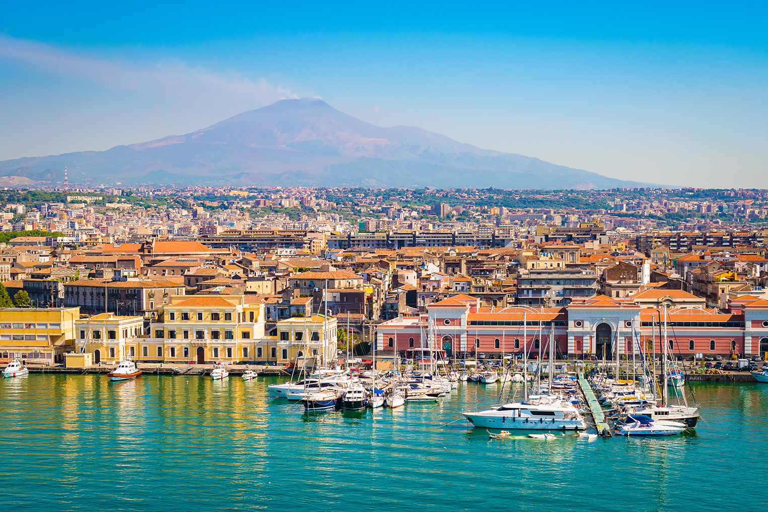 Port de Catane © Nancy Pauwels, Adobe stock