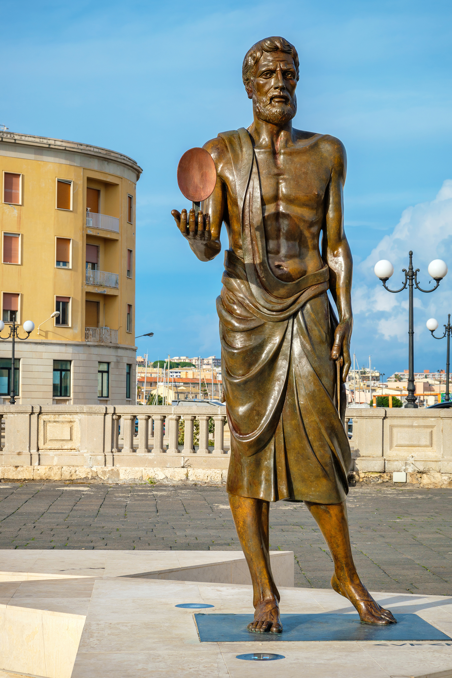 Syracuse, statue d'Archimède © Andrei Nekrassov, Adobe stock