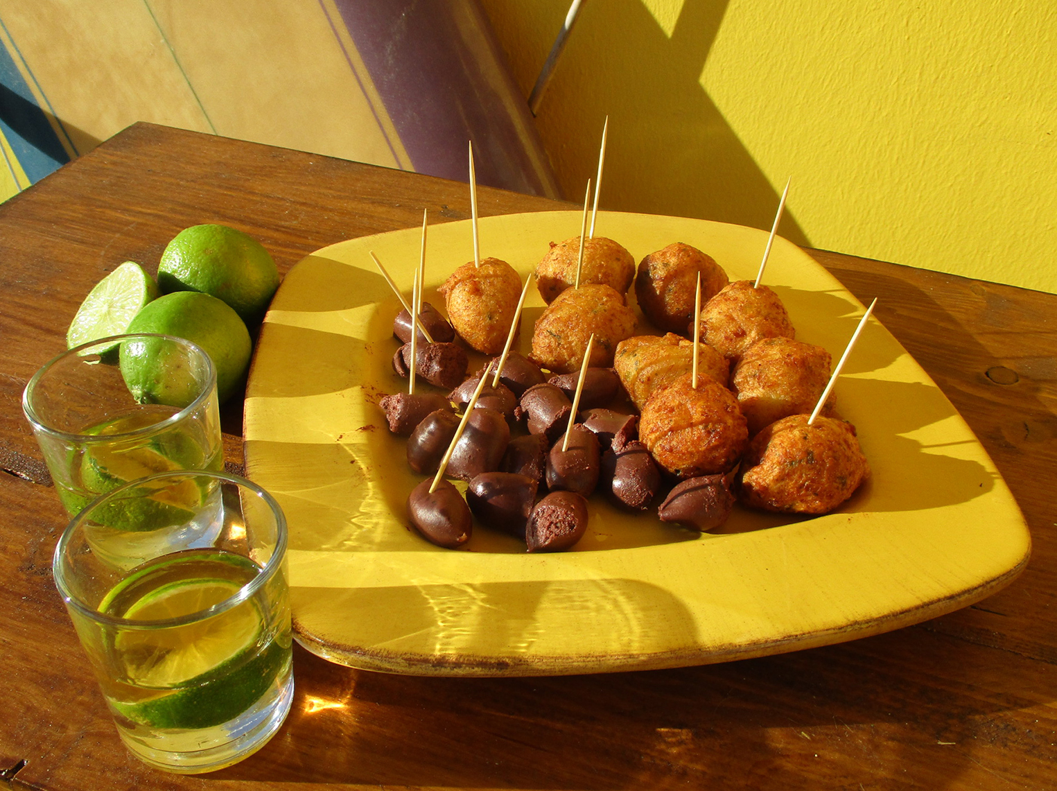 Acras de morue, boudin noir et ti-punch