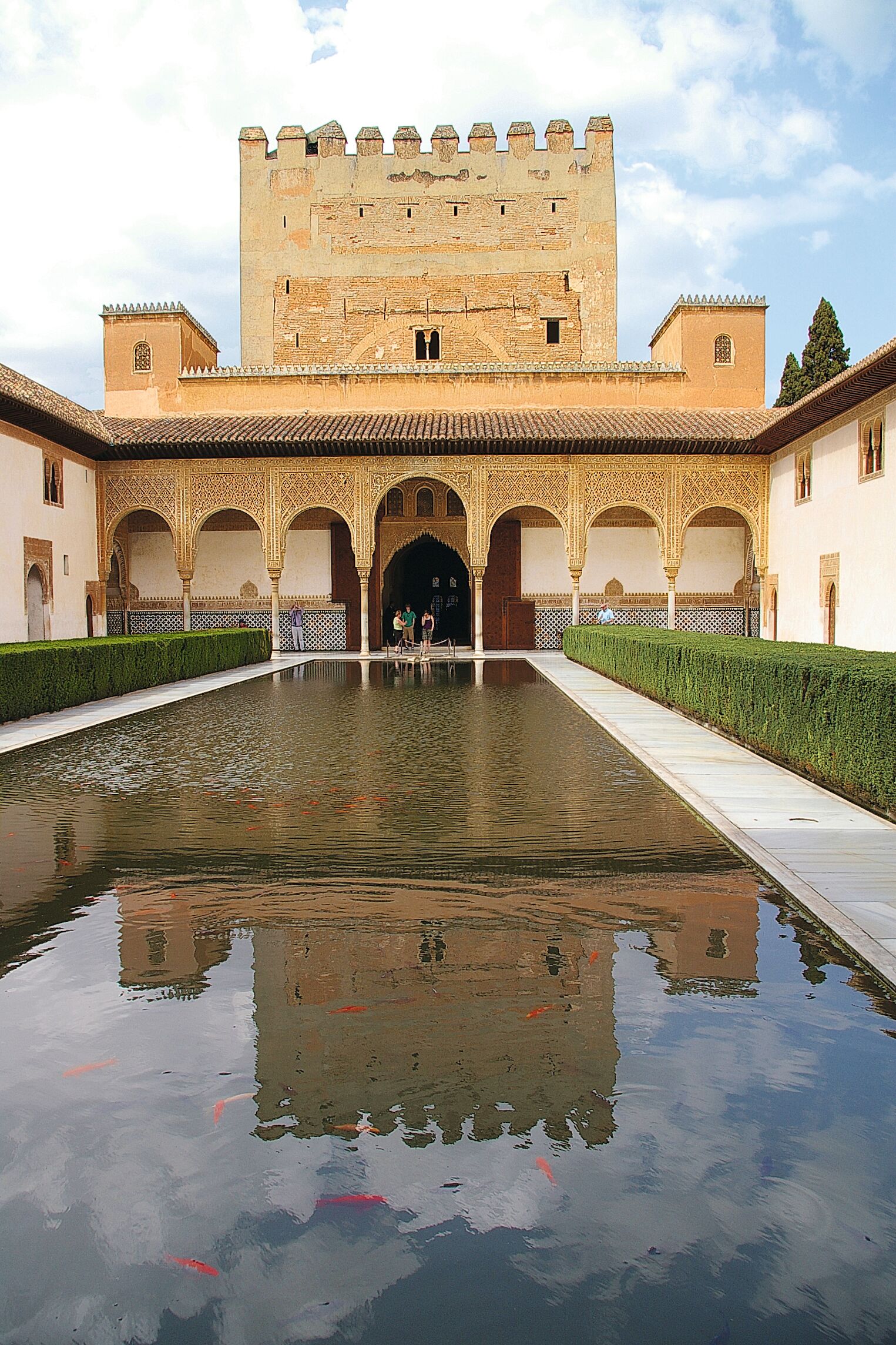 La cour des Myrtes de l'Alhambra de Grenade