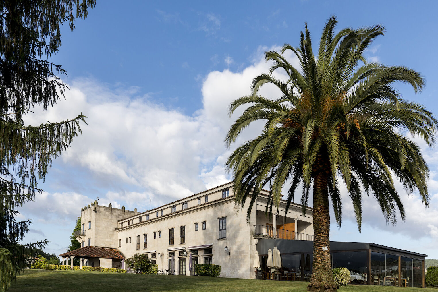 Le parador de Tui et ses jardins © Paradores de Turismo