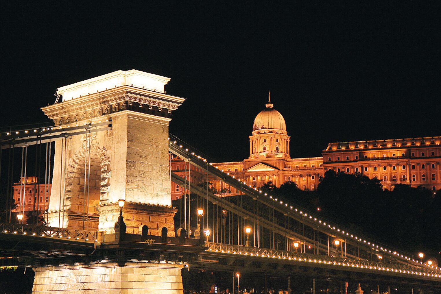 Le pont des Chaînes, qui relie Buda à Pest