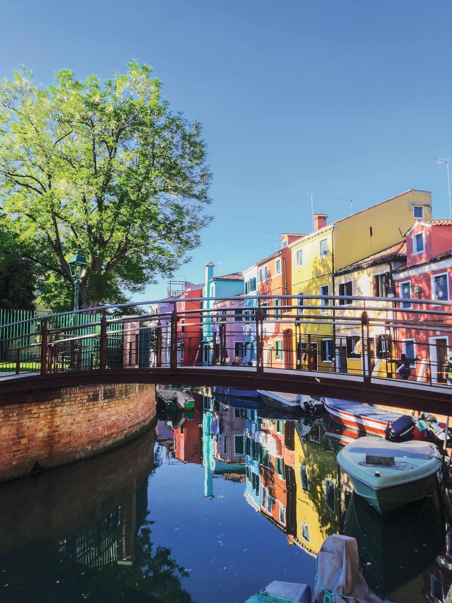 Le long d’un canal à Burano