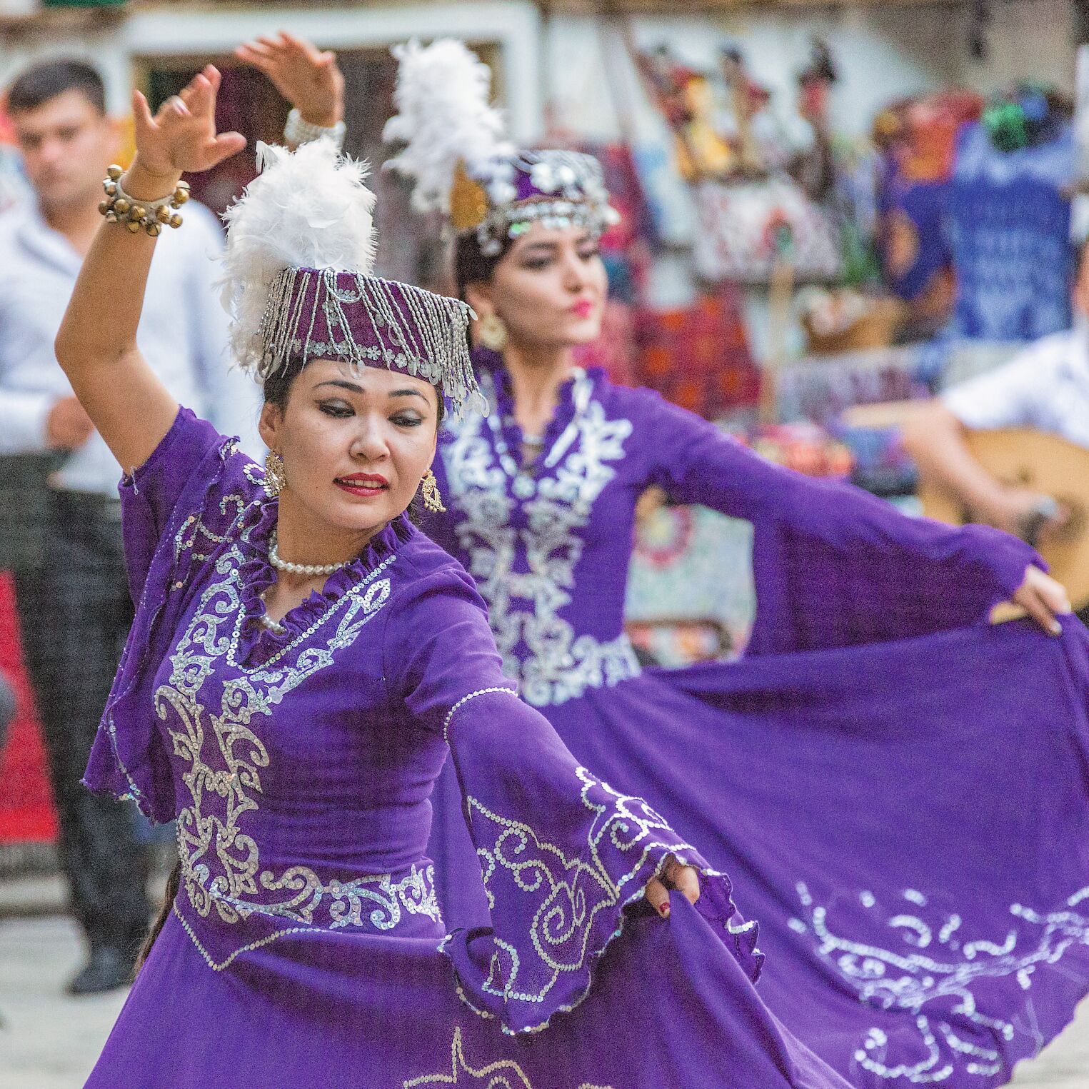 Danseuses en costume traditionnel à Boukhara